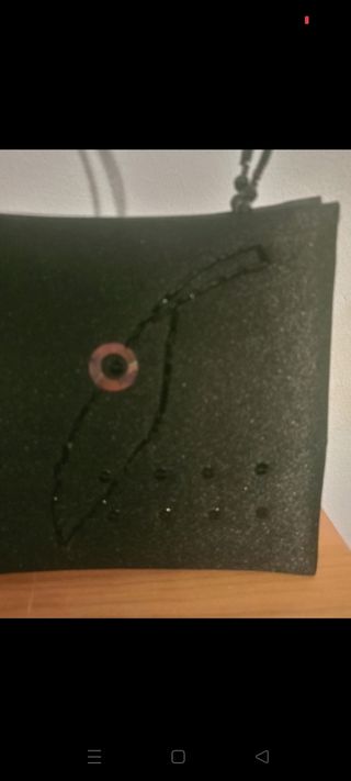 Bolso de fiesta negro con pedrería (marca local)