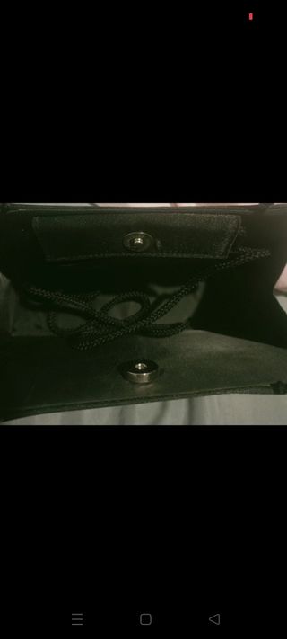 Bolso de fiesta negro con pedrería (marca local)
