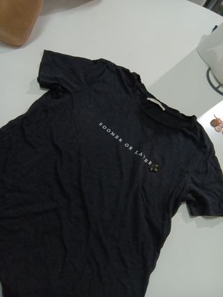 Camiseta negra SOONER OR LATER