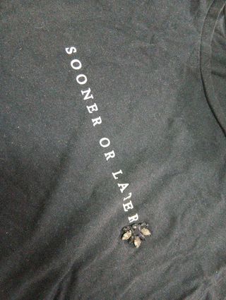 Camiseta negra SOONER OR LATER