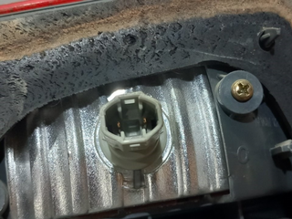 PILOTO TRASERO IZQUIERDO INTERIOR MAZDA 626 BERLI