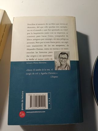 2 textos. La reina del sur y el club Dumas