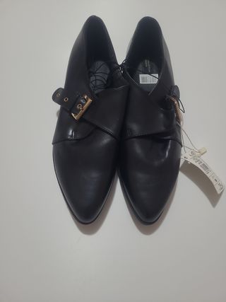 Zapatos de vestir negros con hebilla