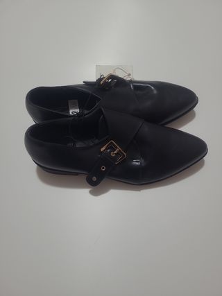 Zapatos de vestir negros con hebilla