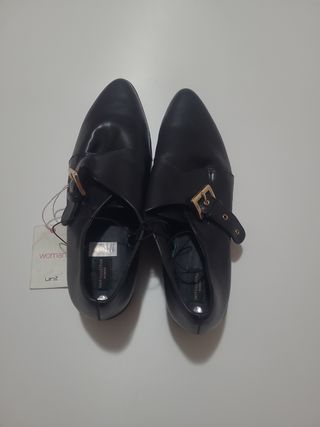 Zapatos de vestir negros con hebilla