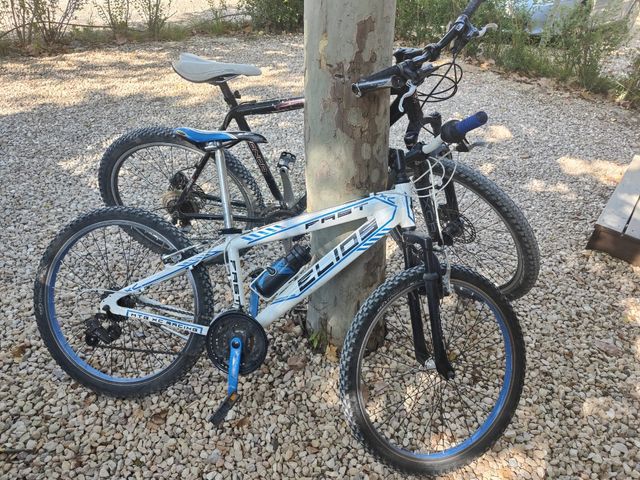 Bicicleta infantil blanca y azul