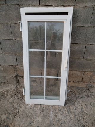 Ventana blanca con rejas 0.60*1.20
