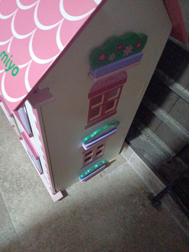 Casa de muñecas de madera Miyo