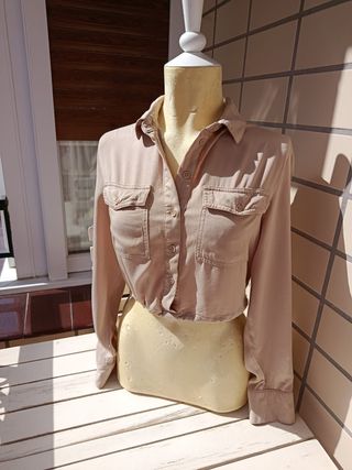 Camisa  corta cropped Stradivarius