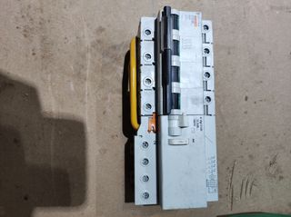 Interruptor magnetotérmico Merlin Gerin 125A