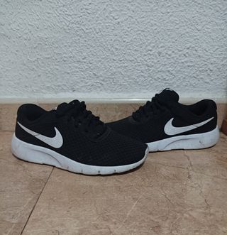 Zapatillas Nike Negras y Blancas