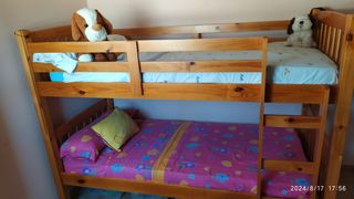 Literas de madera maciza o camas individuales.