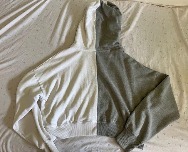 Chaqueta Hollister bicolor gris y blanca