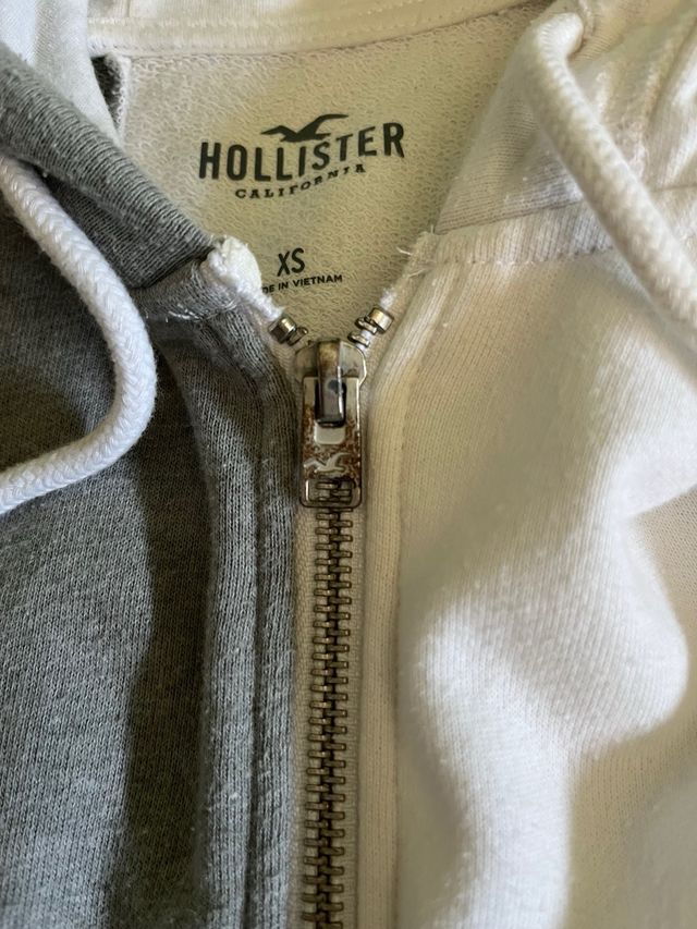 Chaqueta Hollister bicolor gris y blanca