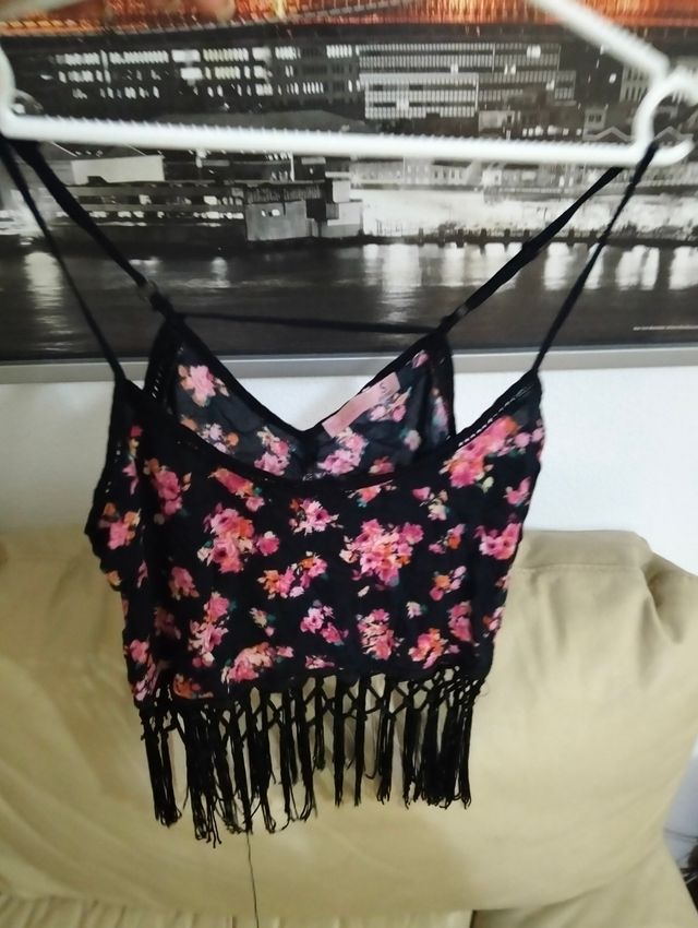 Top floral negro con flecos talla S