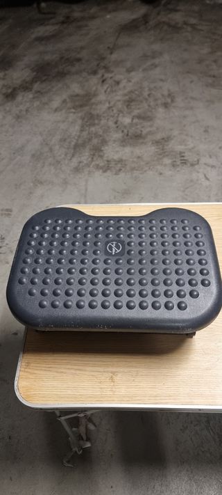 Reposapiés ergonómico con masaje