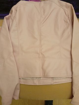 Cazadora efecto piel rosa Lefties Talla S