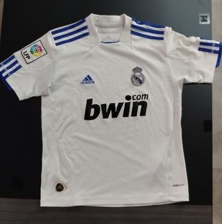 Camiseta y pantalón adidas.