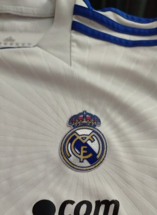 Camiseta y pantalón adidas.