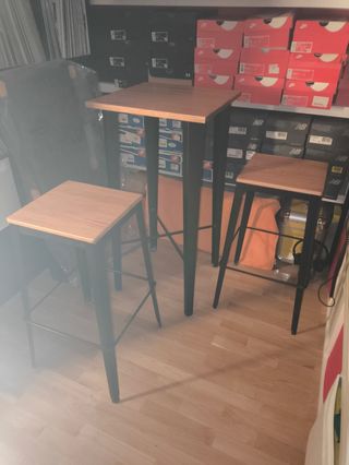 Mesa alta y 2 taburetes madera y metal