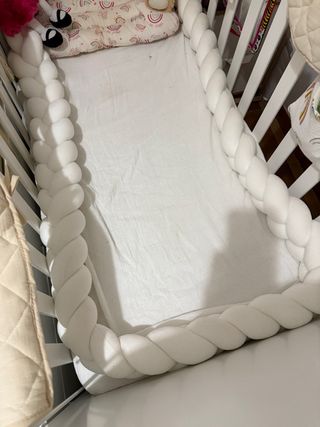 Cuna de bebé con colchoneta 