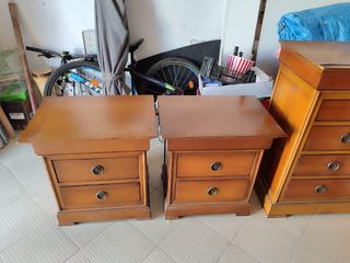 Mesitas de noche de madera marrones