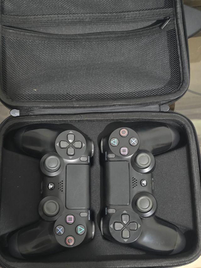 2 Mandos PS4 (PlayStation 4) Negros