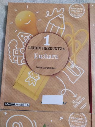 4 Libros de texto de 1 primaria varias asignaturas
