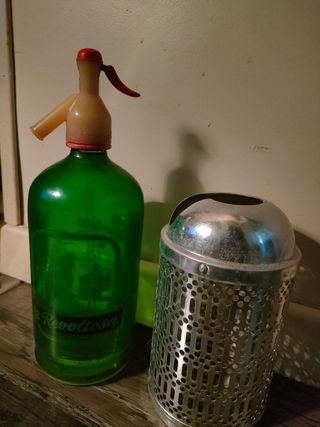 Sifón antiguo La Revoltosa con funda