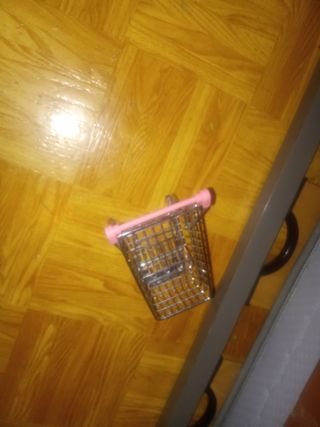 Carrito de compras metálico rosa