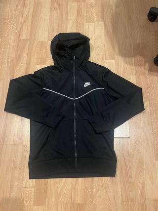 CHAQUETA NIKE NEGRA 