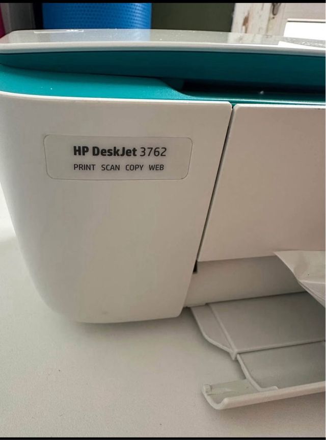 Impresora HP con cartuchos de tinta