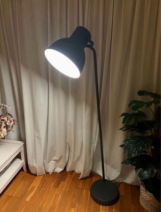 Lámpara de pie IKEA Hektar gris oscuro