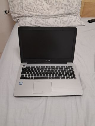 Portátil Asus F556U Negro/Gris
Despiece 