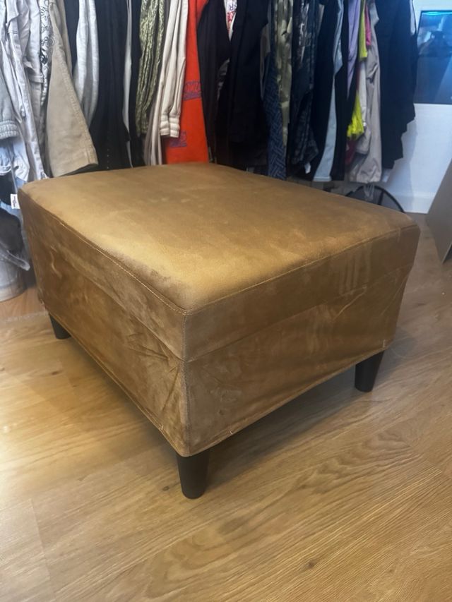 Puf reposapiés marrón tela