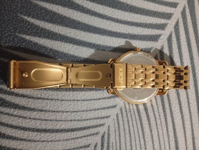 Reloj dorado JCKY Quartz