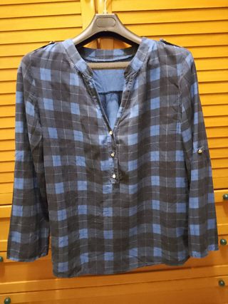 Camisa de cuadros de mujer.