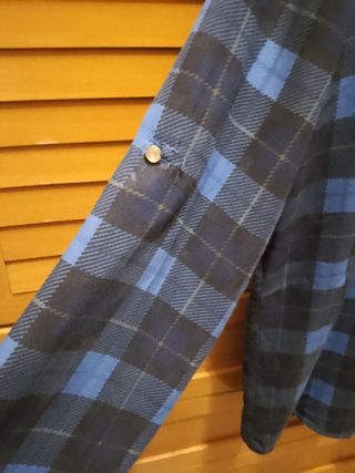Camisa de cuadros de mujer.