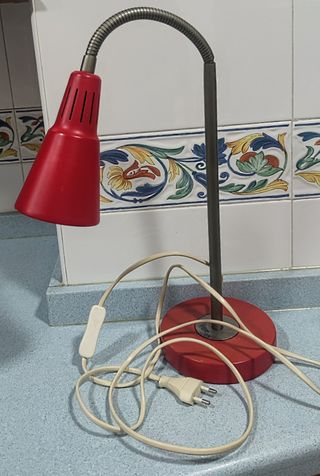 Flexo de mesa rojo y gris,con interruptor