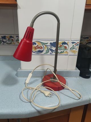 Flexo de mesa rojo y gris,con interruptor