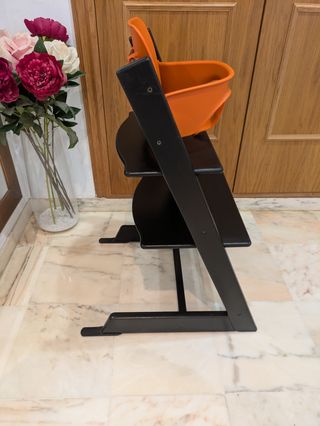 Trona Stokke Tripp Trapp Negra y Naranja