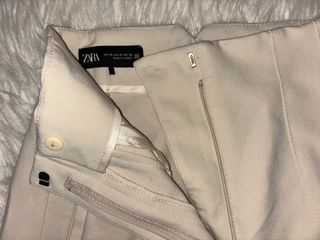 Pantalones beige cintura ajustada