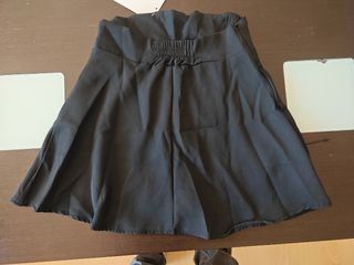 Falda corta negra con cordones