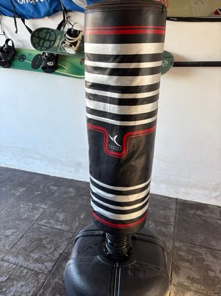 Saco de boxeo con base