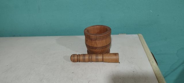 Mortero de madera artesanal