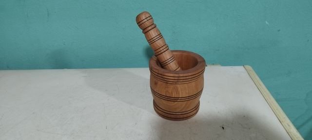 Mortero de madera artesanal