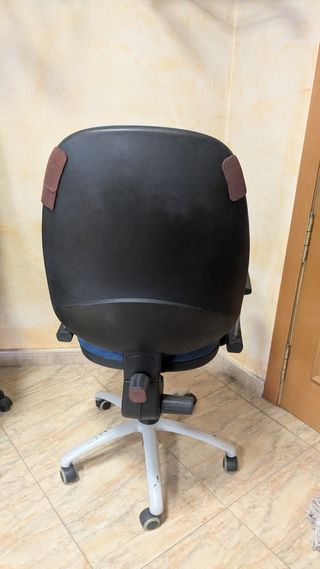 Silla giratoria de oficina azul