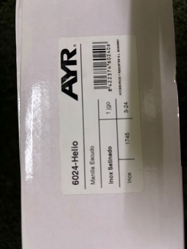 Manillas para puerta plateadas