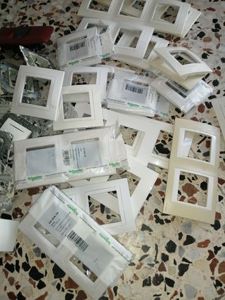 Material Eléctrico: Interruptores y Marcos