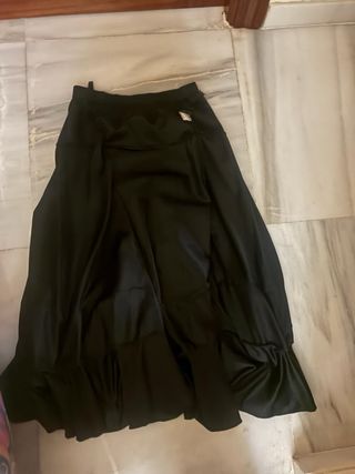Falda de baile negra volantes